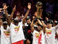 IM体育-猛龙球员伦纳德在比赛中交出全面数据表现的简单介绍