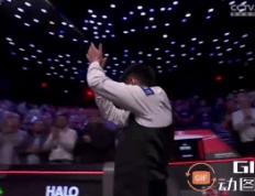 IM体育赛事直播入口-登上颁奖台，台下观众热情鼓掌