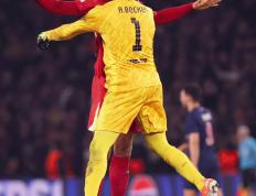 IM体育平台-包含罗马客场失利，赛季前景黯然无光的词条