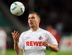 IM体育官方网-姆巴佩独造三球导演逆转，曼联火力全开压制尼斯彰显欧冠野心