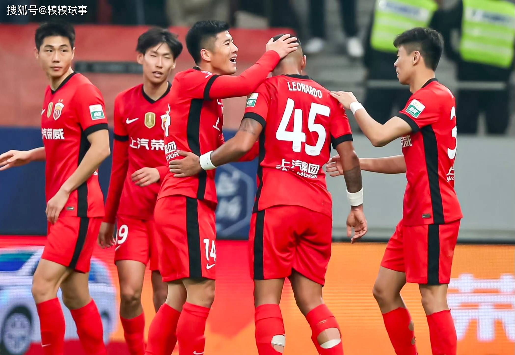 IM体育动画直播通道-包含上港全取三分，稳固争冠席位的词条