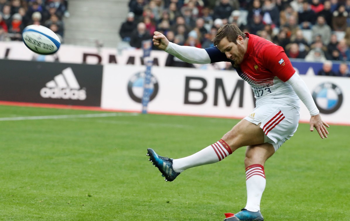 IM体育官网-包含比利时主场艰难取胜，赢得关键三分的词条