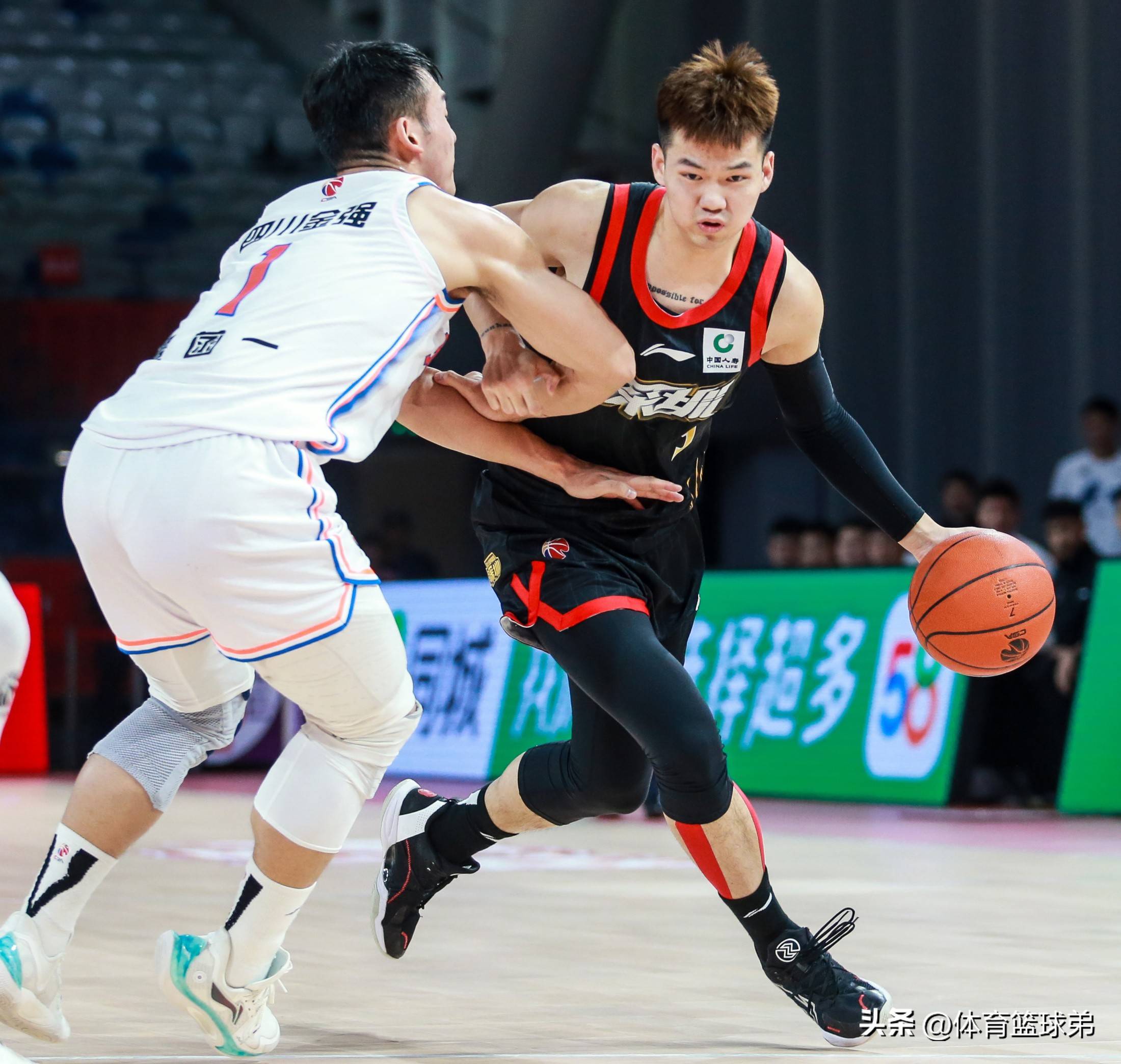 IM体育社区互动入口-包含深圳男篮逆转山东，士气大振的词条
