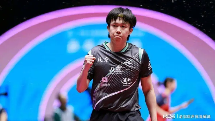 IM体育下载-沉稳出场!东道主羽球男单选手挺进半决赛的简单介绍