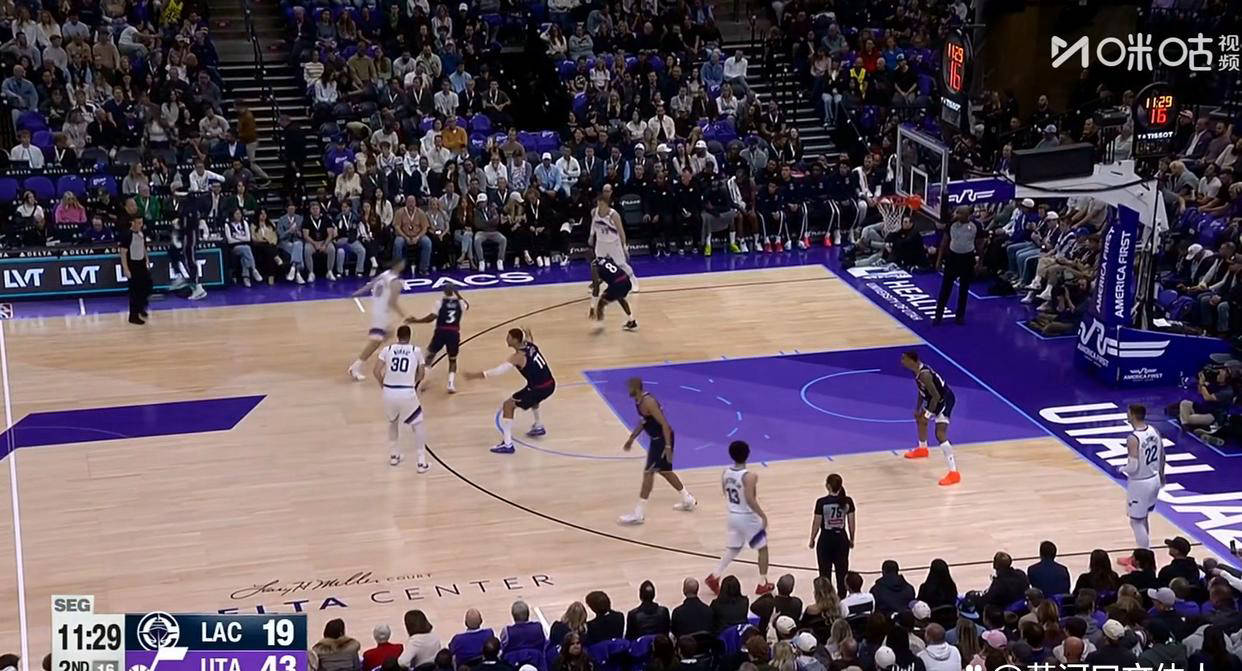 IM体育社区互动入口-快船横扫爵士，客场大胜取得连胜