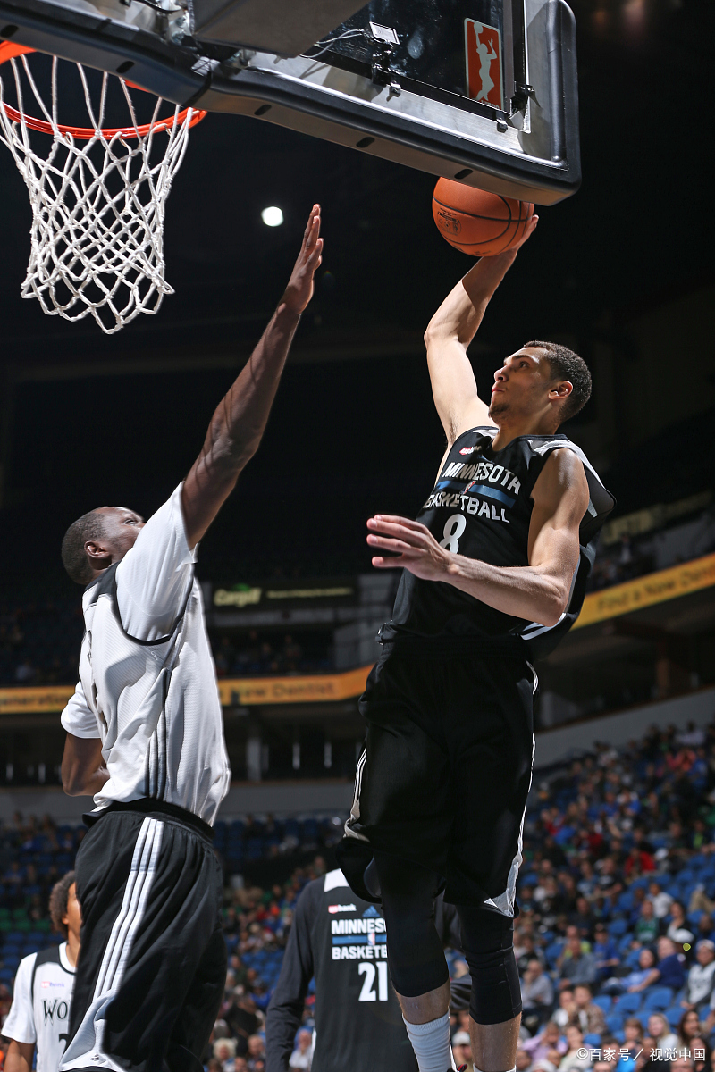 IM体育-森林狼队球员表现出色，取得胜利关键