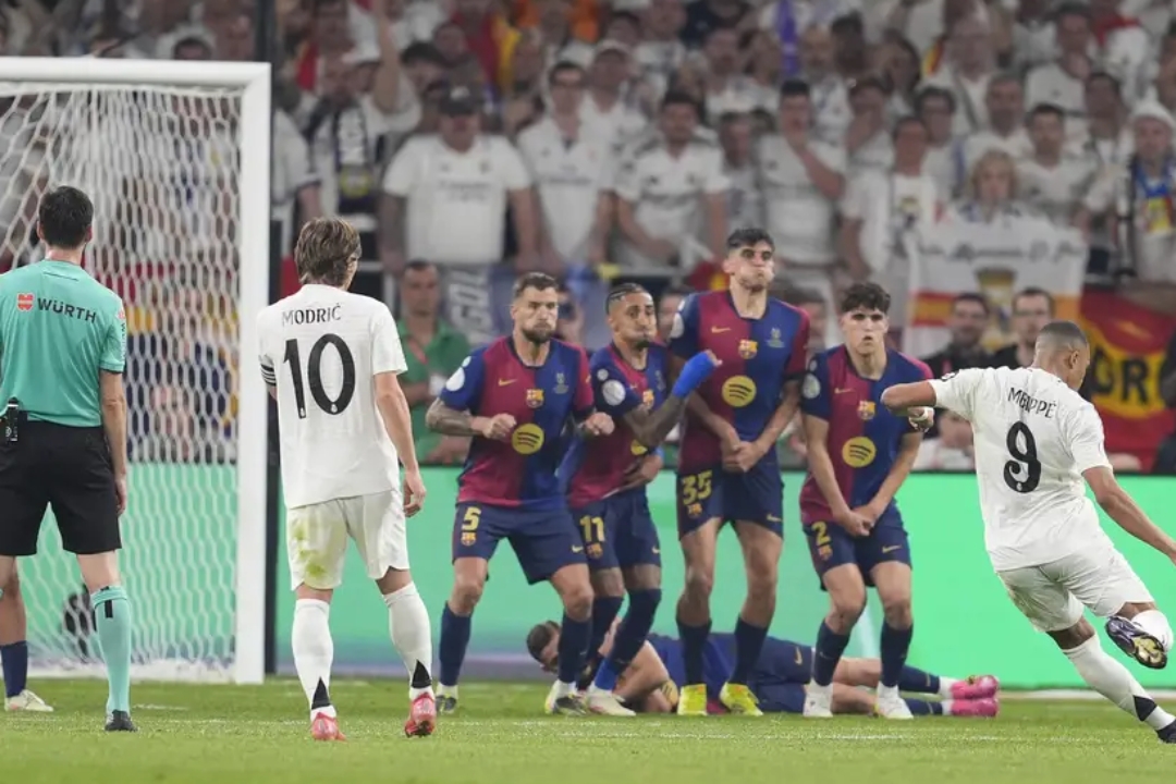 IM体育平台-包含皇马翻盘拜仁,佩德里高光表现的词条