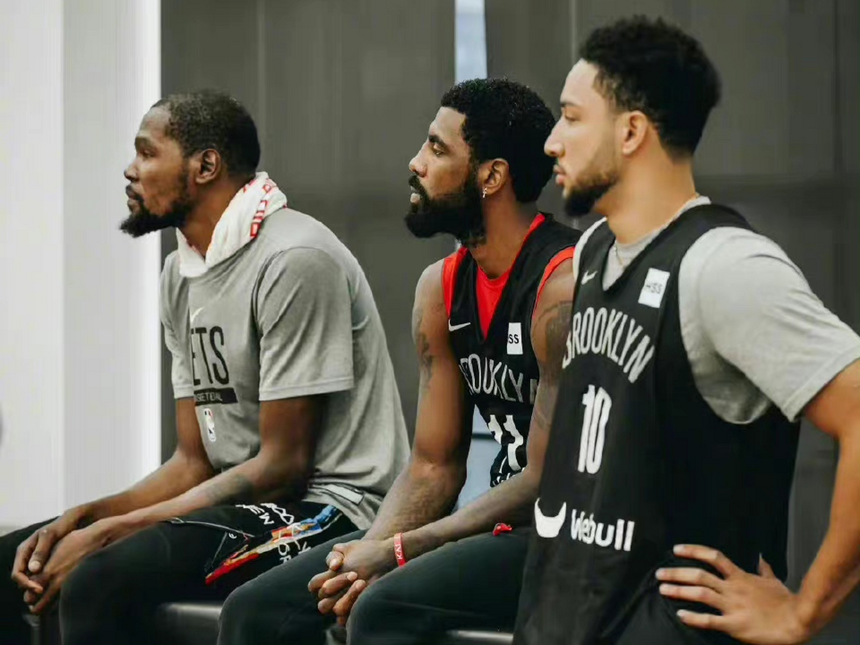 IM体育官方网-包含鹈鹕轻取浙江队，欧文扛起全队的词条