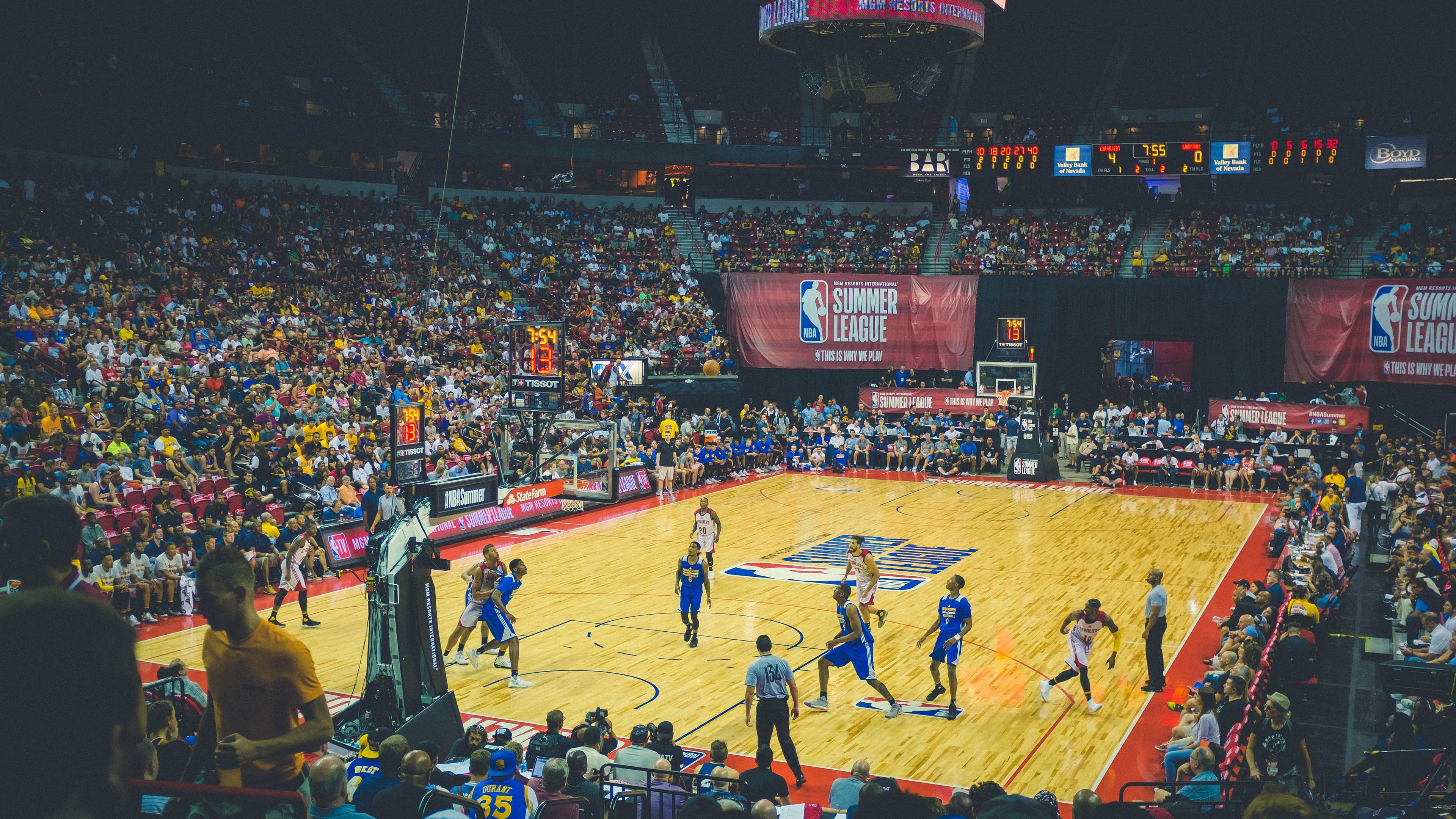 IM体育官网入口-舞台越大越强，文班亚马的巨星光芒与国王的绝杀艺术