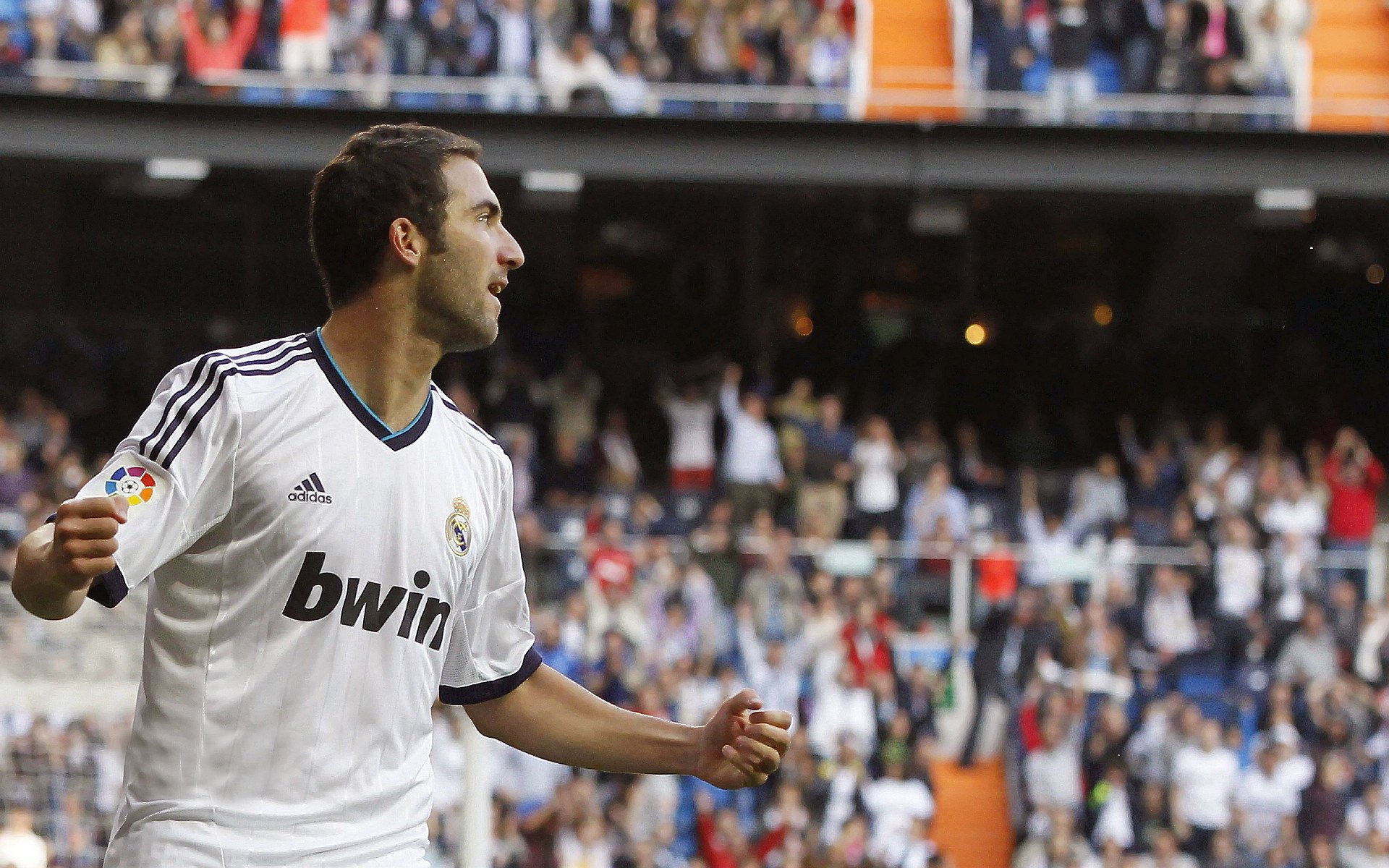 IM体育官方网站-逆袭的序曲,勒克莱尔统治全场,雷诺车队翻盘红牛二队启示录